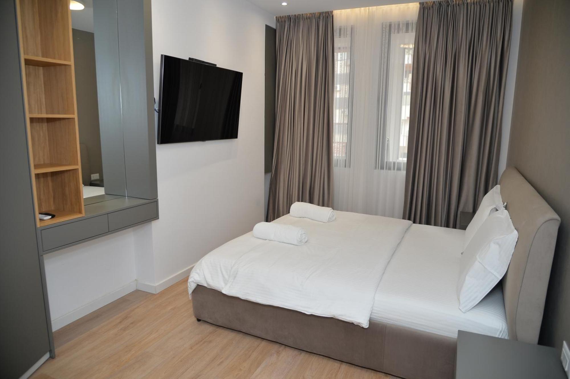 Hera Tirana Suite Deluxe Экстерьер фото